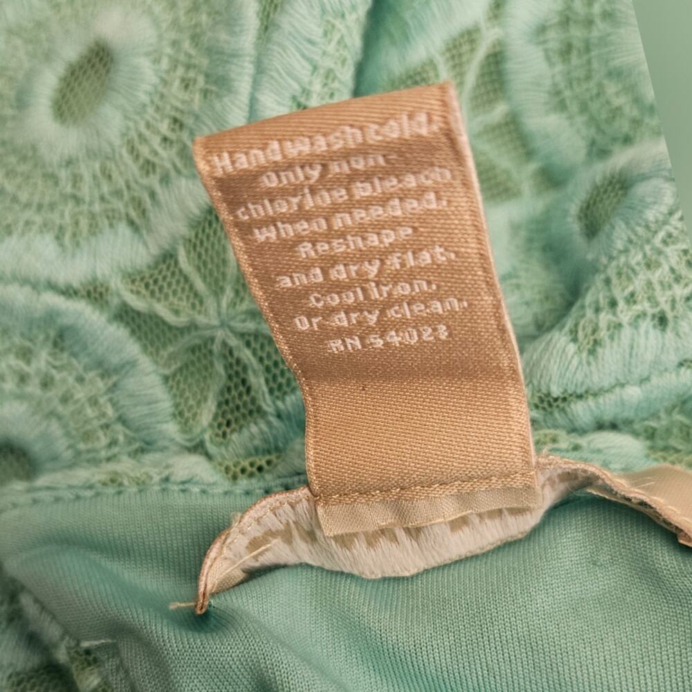 Banana Republic Teal Sleeveless Eyelet Lace Scoop neck Top sz Small - Picture 6 of 6